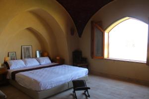 Postel nebo postele na pokoji v ubytování Kom El Dikka Agri Lodge + 37 fotografií