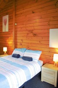 
Ein Bett oder Betten in einem Zimmer der Unterkunft Bay of Islands Lodge - YHA Paihia
