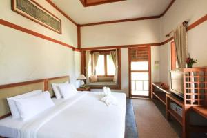 En eller flere senger på et rom på Belle Villa Resort, Pai