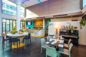 Posezení v ubytování The Pago Design Hotel Phuket-SHA Plus