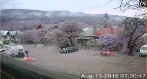 a view of a parking lot with a car parked at Camping Aviator Busteni, Parcela campare Corturi in Buşteni
