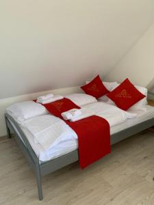 Łóżko lub łóżka w pokoju w obiekcie Pension VIDHOUS 2