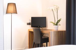 TV a/nebo společenská místnost v ubytování Hotel St James