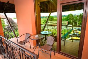A balcony or terrace at Guest house VRAZHDEBNA
