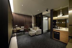 Kuchyň nebo kuchyňský kout v ubytování Golden Tulip Glory Fine Hotel