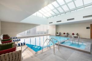 Jouri a Murwab hotel Doha内部或周边的泳池