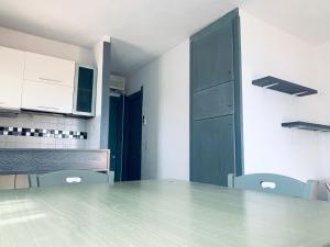 Η κουζίνα ή μικρή κουζίνα στο 8 ARBOUSIERS villa 13