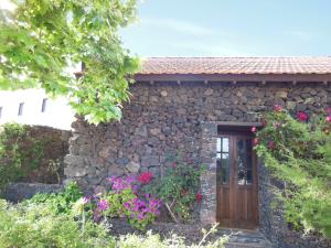 A garden outside Casa Rural Aborigen Bimbache