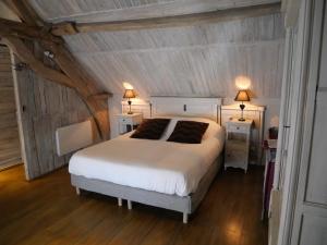 Łóżko lub łóżka w pokoju w obiekcie Gîte l ´écurie à la campagne