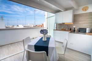 a kitchen and dining room with a table and chairs at Vico Blu in Polignano a Mare