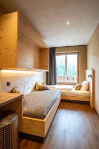 Giường trong phòng chung tại Hotel Mont Floris Obereggen