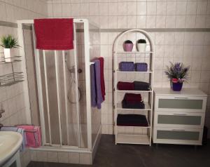 Ένα μπάνιο στο Ferienwohnung Irene +30 φωτογραφίες