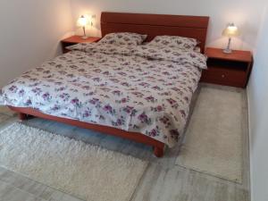 Un pat sau paturi într-o cameră la Spirii house