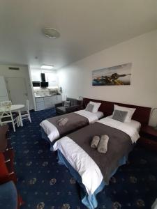 Кровать или кровати в номере M-Apartamenty w Hotelu Polonia