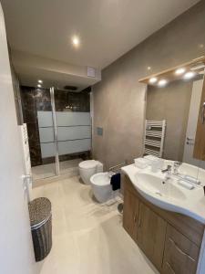 Et badeværelse på Villa Jacaranda