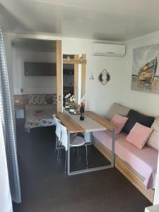 Fotografie z fotogalerie ubytování Two Roses Mobile Home v destinaci Jezera