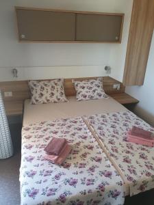 Fotografie z fotogalerie ubytování Two Roses Mobile Home v destinaci Jezera