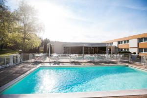 Bazén v ubytování Novotel Saint Avold nebo v jeho okolí