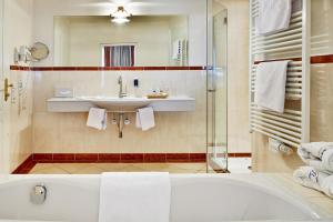 Kúpeľňa v ubytovaní Hotel Barbarahof 4 stars Superior - including Summer Card - Adults Only "soft" from 10 years