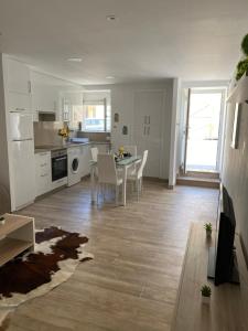 Cuina o zona de cuina de La Casita Alere en Playa Carnota con patio y barbacoa
