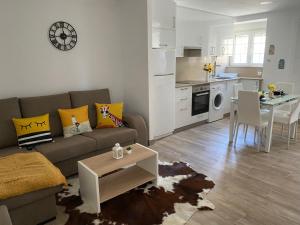 Cuina o zona de cuina de La Casita Alere en Playa Carnota con patio y barbacoa