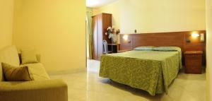 Postel nebo postele na pokoji v ubytování HOTEL IL CORALLO