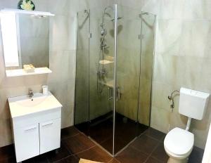 Kúpeľňa v ubytovaní Apartmani Maki