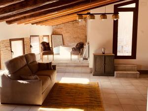 A seating area at Castillo de Bulbuente de Luis Zueco