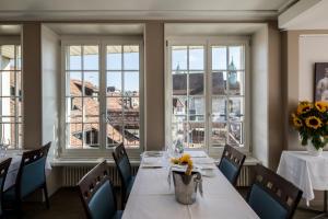 Restoran või mõni muu söögikoht majutusasutuses Hotel Roter Turm