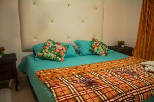 Giường trong phòng chung tại Departamento Bocagrande cerca a playas