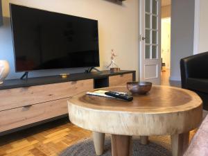 A television and/or entertainment centre at Casa en la playa