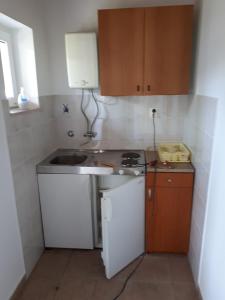Kuchyňa alebo kuchynka v ubytovaní UDIČARSKI DOM UŠĆE