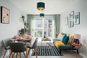 a living room with a table and a couch at Kew Gardens retreat in Kew Bridge