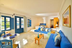 Гостиная зона в Tamarix Del Mar Suites