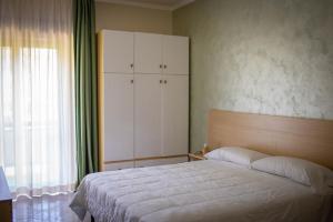 En eller flere senge i et værelse på Sport Hotel & Residence Il Bivacco del Parco