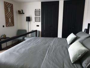 a bedroom with a large bed with white pillows at Studio Bourbon in Veere