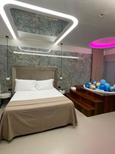 a bedroom with a bed and a table with balloons at Hotel 2000 in Giugliano in Campania