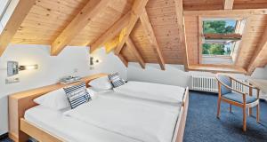 Postel nebo postele na pokoji v ubytování Gasthaus Schiff