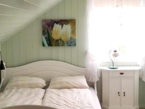 A bed or beds in a room at Holiday home bremnes II