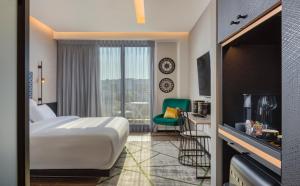 Una cama o camas en una habitación de Numa Hotel Jaffa