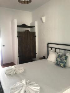 A bed or beds in a room at Villa Oasis етаж1