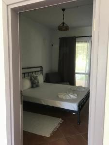 A bed or beds in a room at Villa Oasis етаж1