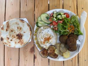 Hrana v oz. blizu hostel
