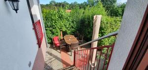 a balcony with a table and chairs and bushes at Ferienwohnung groß in Lütow