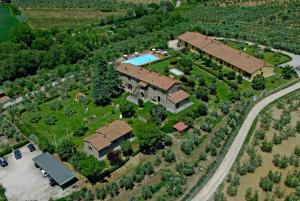 Bazén v ubytování Agriturismo Cortoreggio nebo v jeho okolí