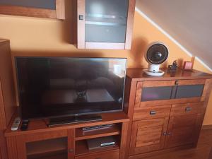 Gallery image of Acogedor ático a pie de mar y montaña. in O Pindo