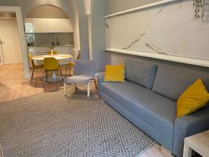 a living room with a couch and a table at Duomo Treehouse in Catania