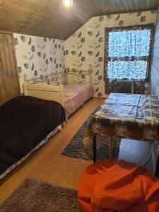 a bedroom with two beds and a window in it at Tiinan Tallin talo in Seinäjoki