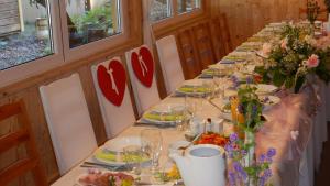 En restaurant eller et andet spisested på Apartamenty Pod Jesionem