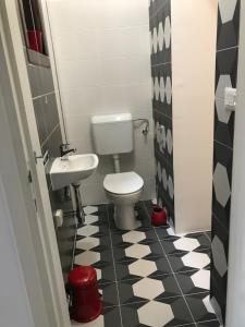 Ванная комната в Apartments Colors of Rijeka - Red